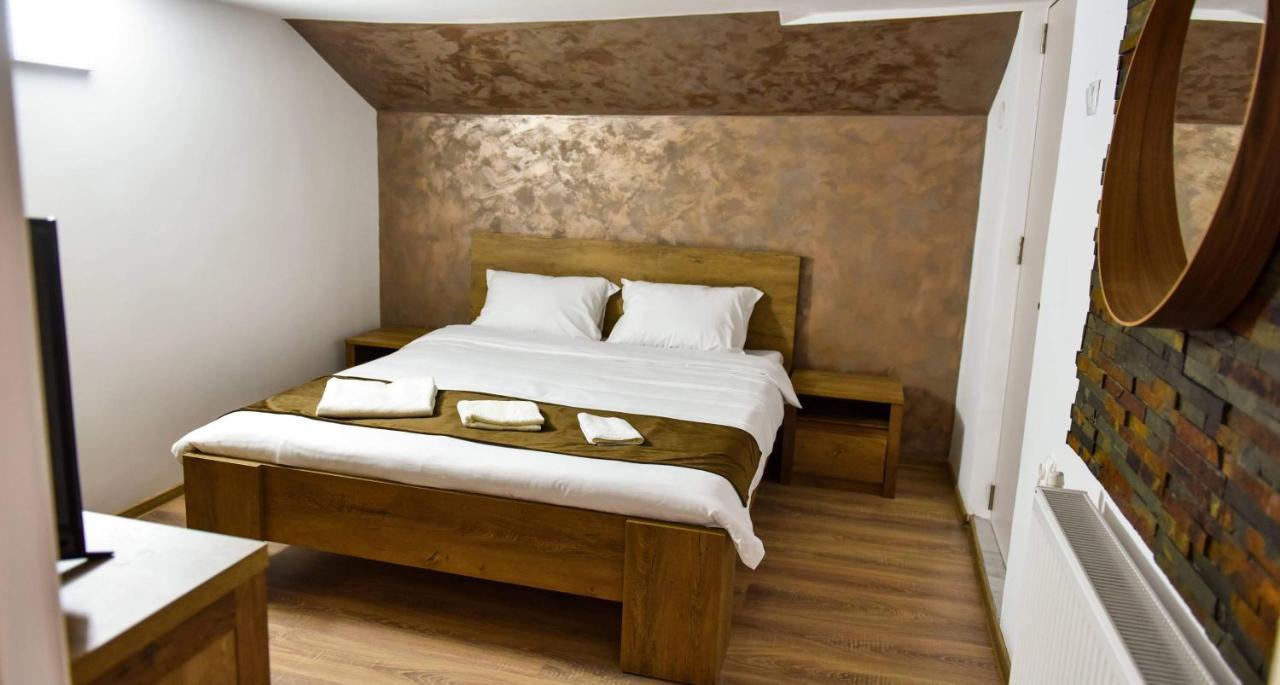 Upforest Guesthouse Călimăneşti Esterno foto