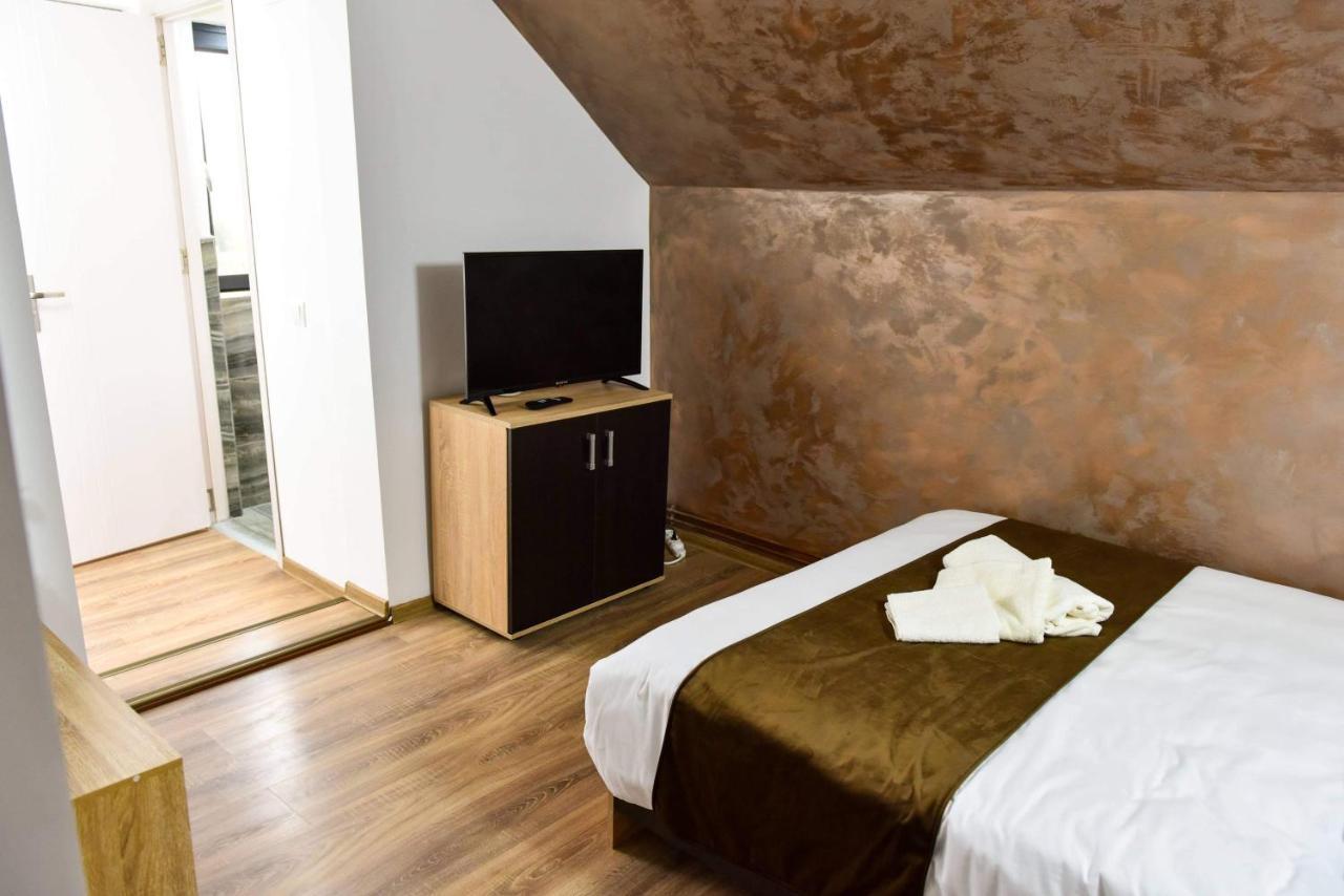 Upforest Guesthouse Călimăneşti Esterno foto